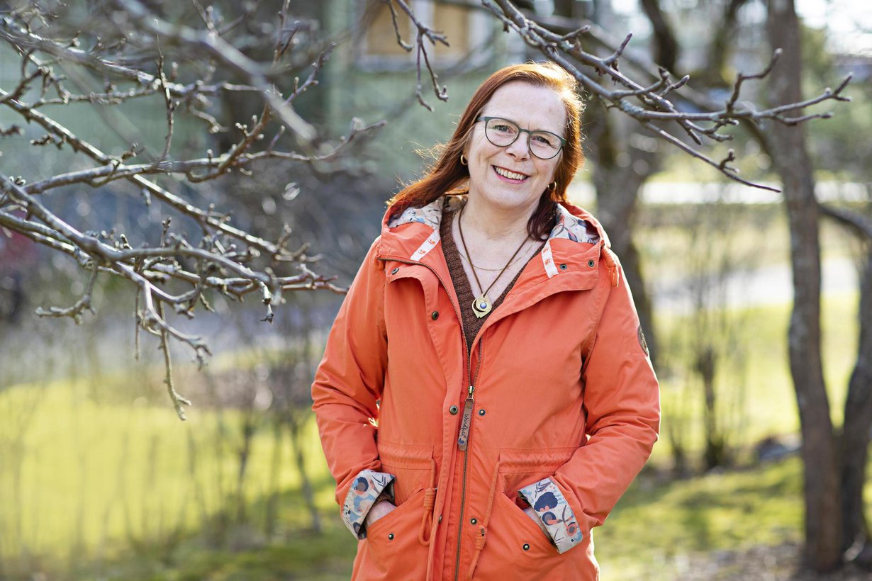 Kaisa Launonen ja hänen kuusi sisarustaan neuvottelevat yhdessä kesämökin käytöstä ja kuluista. "Jakamaton pesä ja yhteisessä käytössä oleva mökki sopivat meille."
