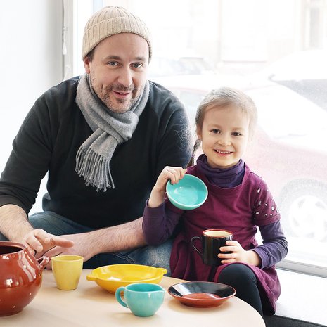 Osa Lybeckin keramiikasta on Steffan perheessä säännöllisessä käytössä. Kohta viisivuotias Clara pitää Lybeckin keramiikan heleistä väreistä. Hänen isänsä Pablo Steffa jatkaa kokoelman kartuttamista.