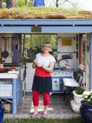 Lea Peltolan keittiössä paistetaan usein lettuja. "Tämän pannun löysin purkutalosta teini-ikäisenä", Lea kertoo.