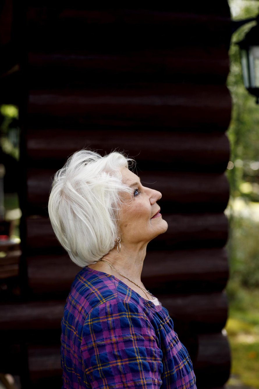 – Nuorena minulla oli kompleksi suuresta nenästäni, kunnes tajusin, että näyttämöllä se on eduksi, Ritva Oksanen kertoo.