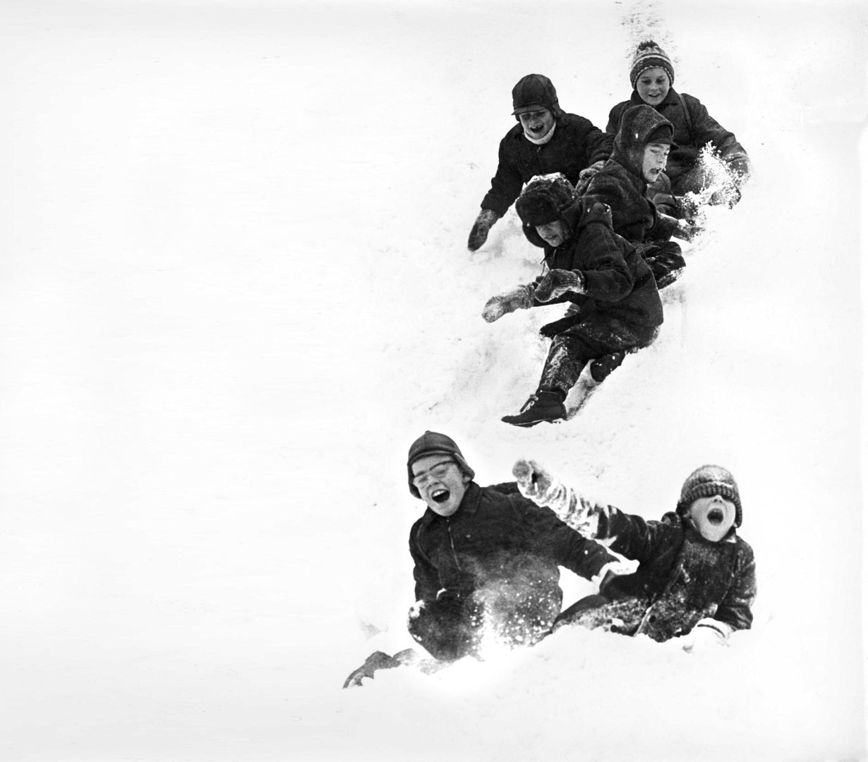 Helsingin Johanneksenpuistossa liu'uttiin 1960-luvulla.