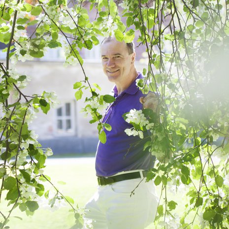 – Ennen olin aika harmaa, mutta olen saanut nyt värejä elämääni, Kari Ylinen iloitsee.