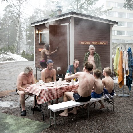 Malmin seurakunnan peräkärrysauna Pihlajamäen kirkon pihalla.