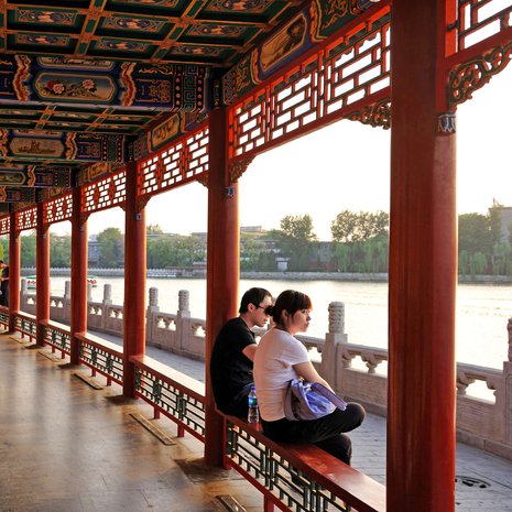 Keskustan parhaita haavemajoja on Jadekukkien saari keisareilta kansalle siirtyneessä Beihain puistossa.