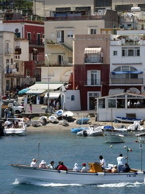 Jaakko Selinin mukaan Italian Capri on yksi parhaimmista lomakohteista yksin matkustavalle, etenkin naiselle.