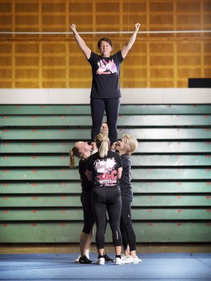 Unelmakuvio. Tavallisesti Seija on yksi nostajista, mutta kuvaa varten hän pääsi huipulle.