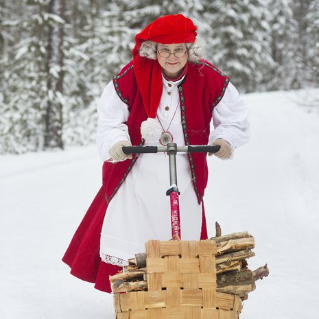 Muorin työasu on lämmin ja käytännöllinen. Liivin taskuihin mahtuu paljon tavaraa.