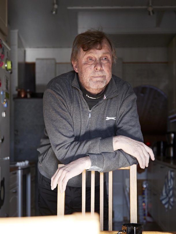 Vuonna 1957 syntynyt kotkalainen Esa Anttalainen on eläkkeellä veturinkuljettajan työstä. Hänellä on vaimonsa Mirjan kanssa kaksi aikuista tytärtä ja neljä lastenlasta.