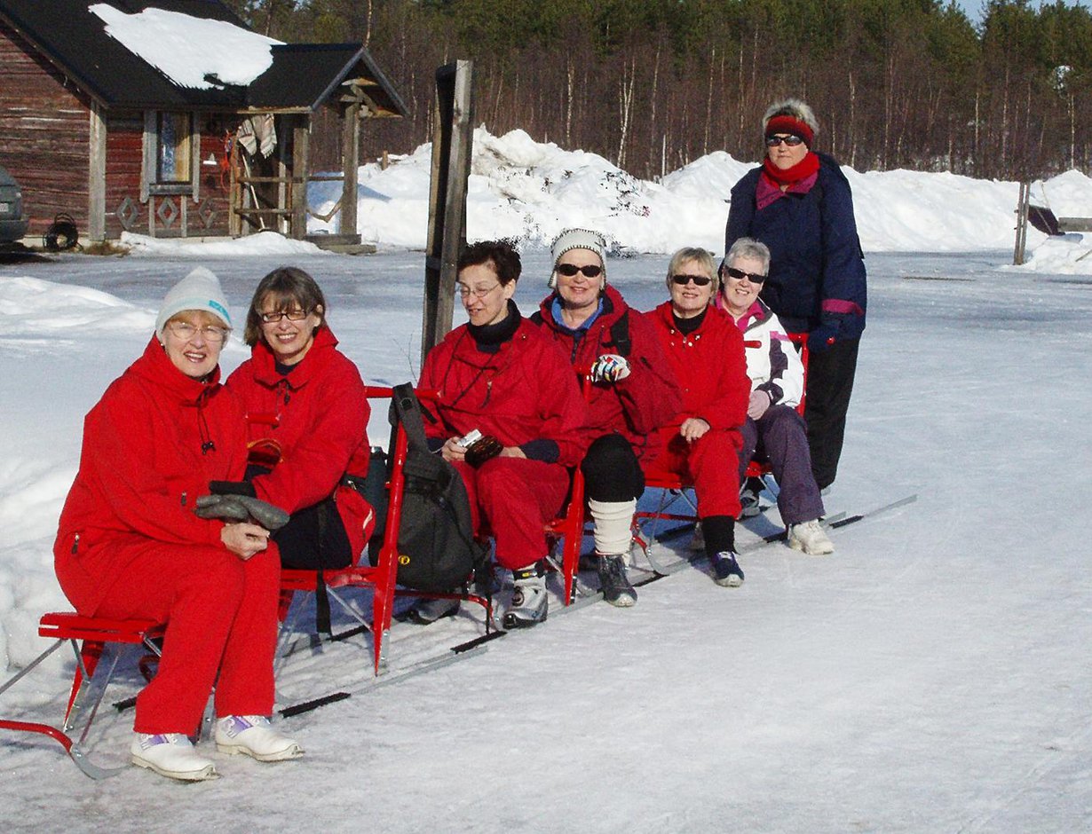 Lontoon Ladyt eli Marja (vas.), Paula, Pirkko, Satu, Hilkka, Anita ja toinen Marja 2007 Levillä.