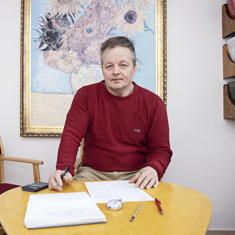 Jos muistitestiin lähteminen jännittää, niin läheisen voi ottaa mukaan, sanoo Jari Jokiluhta.