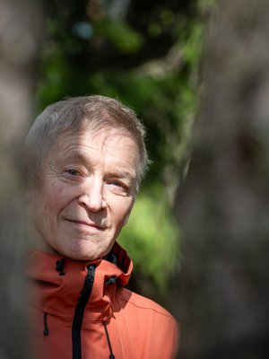 Kaksi kertaa aivoleikkaukseen joutunut muusikko nauttii yhä enemmän elämän pienistä iloista, kuten siitä, että kodin vieressä on metsä.