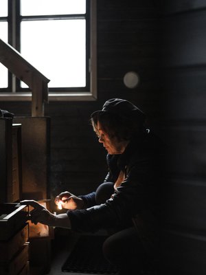 Outin uusi  rantasauna on "Mikon sauna" toissa vuonna kuolleen puolison Mikko Simosen  muistoksi.