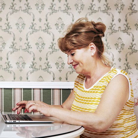  Suomessa oli toissavuonna noin 530 000 yksin asuvaa 45–74-vuotiasta. Tämän ikäisistä sinkuista naisia oli 54 prosenttia.