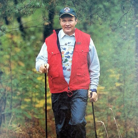 Tuomo Jantunen sauvakävelemässä vuonna 1997