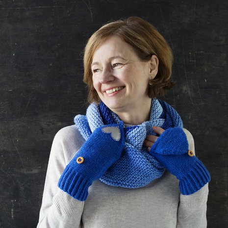 Kätevät läppälapaset sopivat koleisiin syyskeleihin. Kuvan huivin ohjeen löydät ET-lehden numerosta 17/2018.