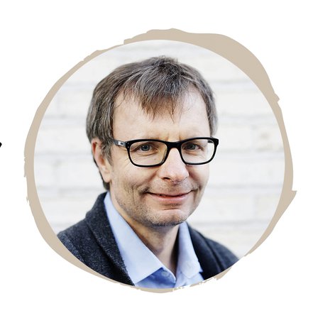 Heikki Hiilamo, 53, on valtiotieteiden ja filosofian tohtori, tietokirjailija, sosiaalipolitiikan professori Helsingin yliopistossa. Liäksi hän on Sote-asiantuntijaryhmän jäsen.