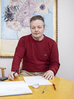 Jos muistitestiin lähteminen jännittää, niin läheisen voi ottaa mukaan, sanoo Jari Jokiluhta.