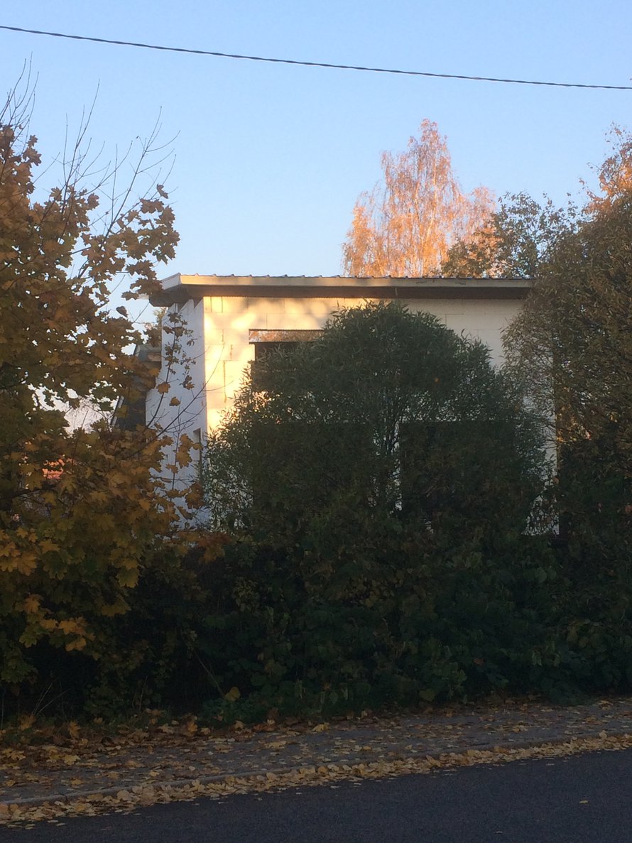 Katto tuli ennen talvea, mutta syksy ehti jo pitkälle.