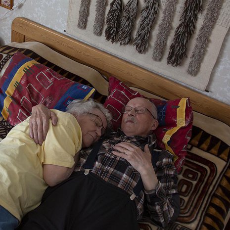 Yksin ei uni tule, tietää Kauko Kovalainen kokemuksesta. – Maija kuuluu omalle paikalleen, aina oikeassa kainalossa.