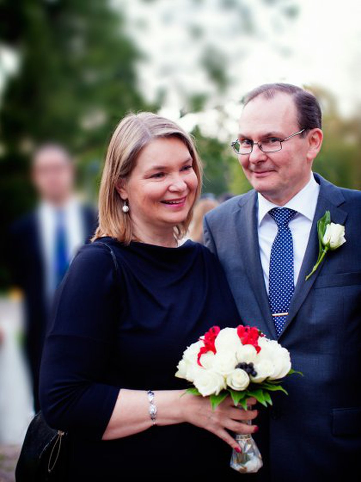 Tomi Lindgren ja Susanna Mäkinen sanoivat tahdon keskellä yötä. 