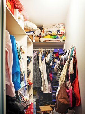 Lähtötilanne kaksion vaatehuoneessa.