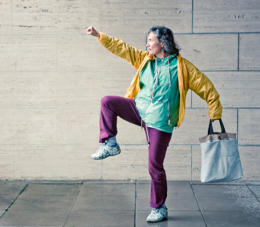 Potkaise, jos voit, mutta ole tarkka, ettet menet&auml; tasapainoasi.