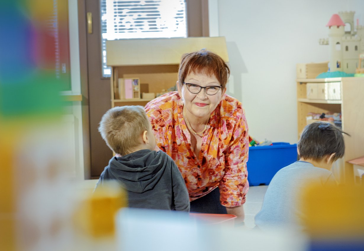 Keskiviikkoisin Ursula unohtaa muun elämänsä Kärpäsen päiväkodin touhuihin.