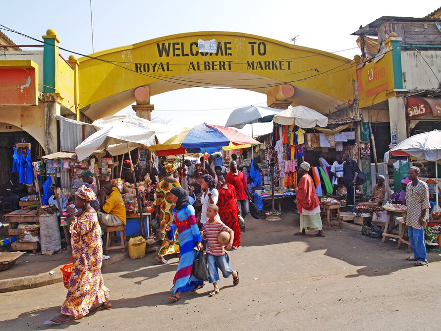 Banjulin laaja  Albert Market tarjoaa aitoa länsiafrikkalaista markkinatunnelmaa.