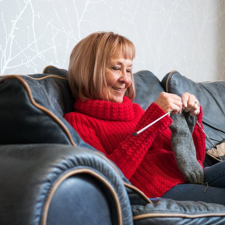 "Jokainen nivel kropassani oli kipeä. Istuin öisin kädet jääkaapin pakastelokerossa", Siru Törrönen muistelee aikaa, jolloin kivut olivat pahimmillaan.