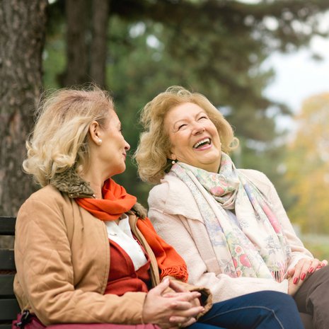Sosiaalisuus stimuloi aivoja. Kuvituskuva.