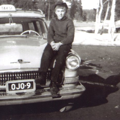 Mauri Vääräniemi aloitti pirssimiehen työt 18-vuotiaana Taivalkoskella.