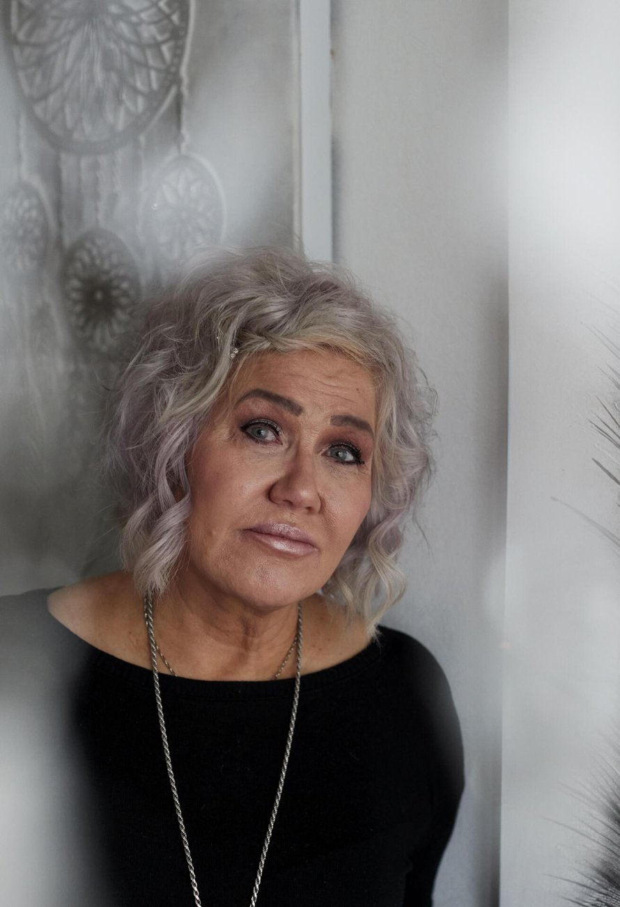 – Kukaan ei ennalta tiedä, jääkö itse kerrasta koukkuun huumeisiin. Kerron nuorille aina, että kovin tyyppi on se, joka pystyy sanomaan huumeille ei, Nina Ikihonka toteaa.