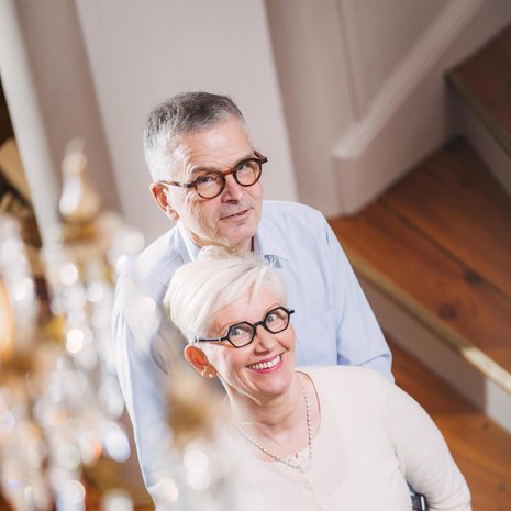 Jussi ja Jaana Pajusen lapsenlapset asuvat naapuritalossa.  – Välillä he vilkuttelevat mummille, että tule rakentamaan lumilinnaa.