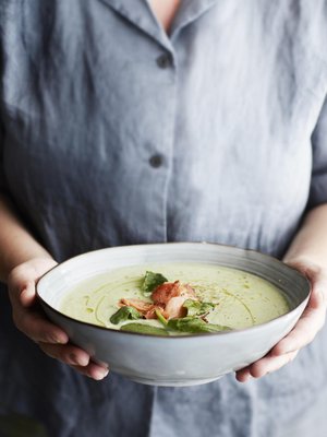 Kylmäsavulohi kypsyy ihanasti, kun lisäät sitä keittoon jo  kuumennus vaiheessa. .