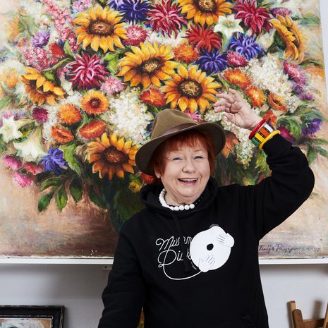 Kävelyillään Tuija ”marnehtii”, poimii vaikutelmia ja kuvaa niitä. Jos joku aamu tuntuisi ankealta, on mitä kaivaa katsottavaksi.