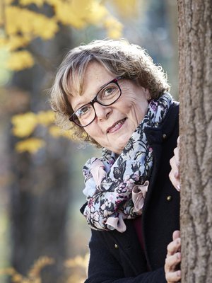 ”Vaikka aivoinfarkti ei jättänyt mitään rajoitteita, muisto tapahtuneesta pysyy minussa kuin arpi”, Virpi Häyrinen sanoo.