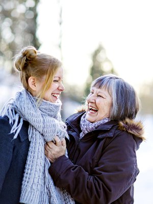 – Tyttärenpoikani on lähes samanikäinen kuin Sirpan kuusivuotias poika. Tapaamme usein nelisin, Tarja kertoo.