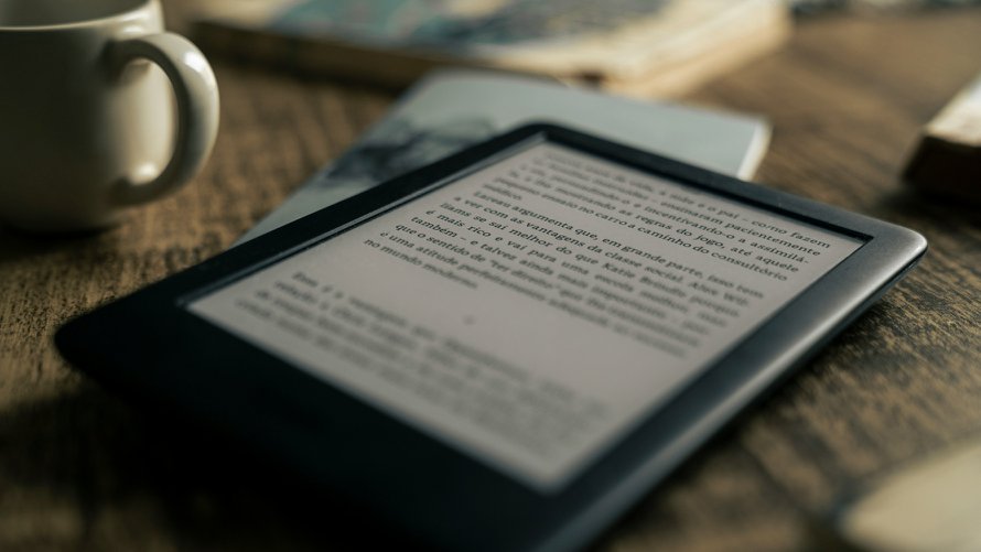 Kirjaston e-kirjoja ei voi lukea enää lukulaitteella, joka on suunniteltu kirjojen lukemiseen.