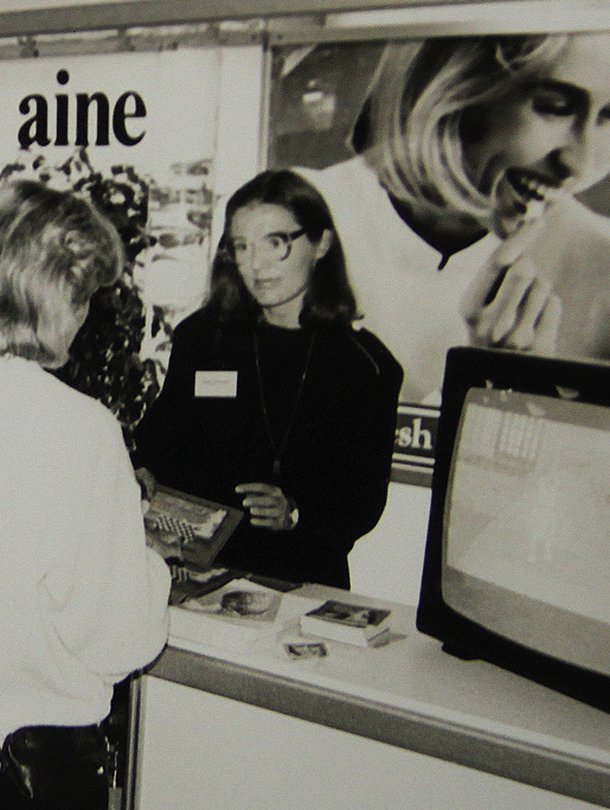 Näin vuonna 1985 esiteltiin ksylitolin eli koivusokerin hyötyjä Hammaslääkäripäivillä.