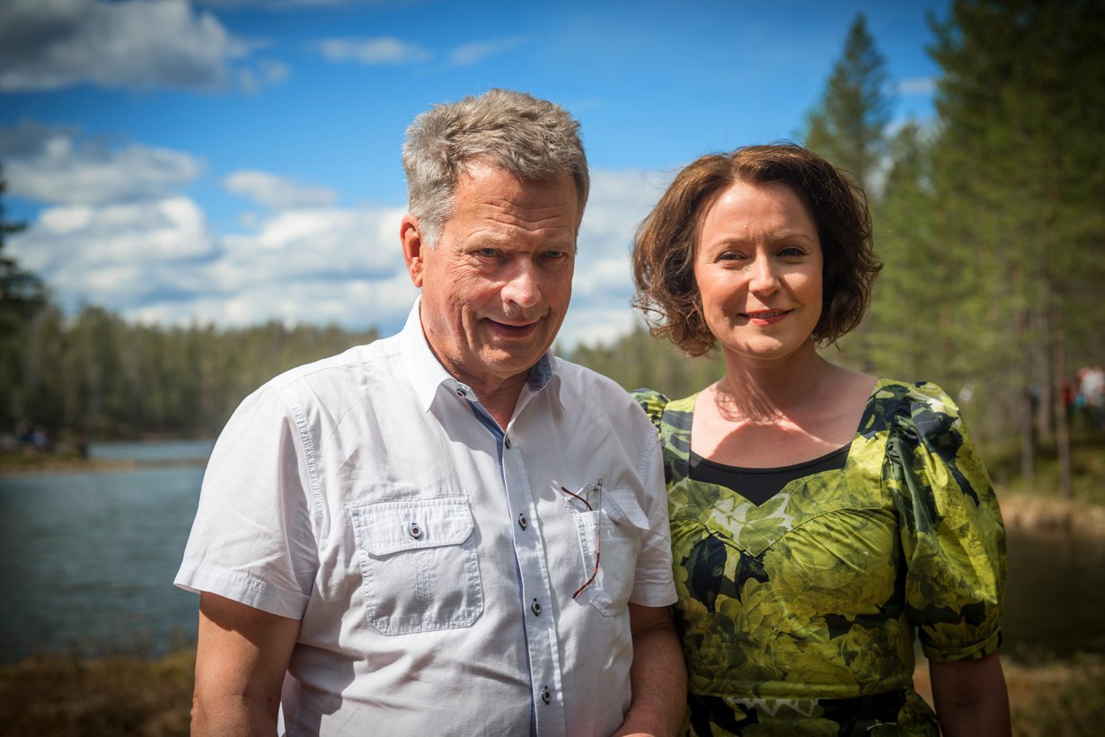 Tasavallan presidentti Sauli Niinistö ja Jenni Haukio vierailulla uudessa kansallispuistossa Hossassa kesäkuussa 2017.