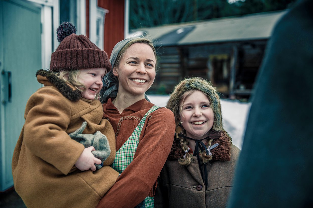 Paula Vesala näyttelee Rokan vaimoa Lyytiä.