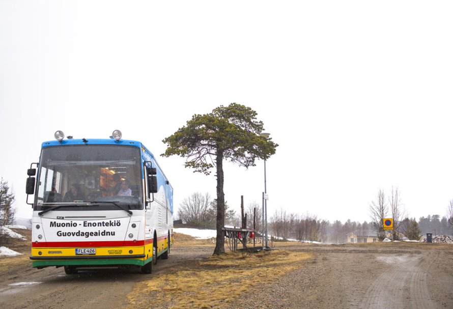 Monissa Lapin kyliss&auml; kirjastoauto on ainoa tarjolla oleva palvelu, jota odotetaan jopa kahvien kanssa. Eik&auml; kyl&auml;n tarvitse olla kovin suuri. Yksikin piha kelpaa.