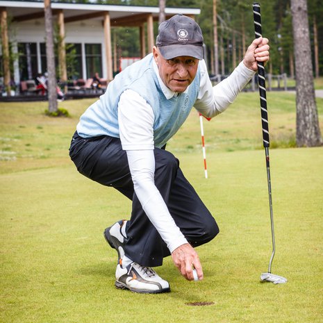 Vuonna 1947 syntynyt Raimo Juuti asuu Imatralla vaimonsa kanssa. Hänellä on kaksi lasta ja yksi lapsenlapsi.