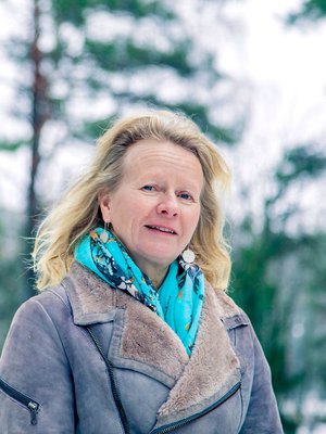 Kaija Juurikkala on 1959 syntynyt elokuvaohjaaja, kirjailija ja perhekotiyrittäjä. Hän on saanut lastenelokuvistaan mm. valtionpalkinnon ja Risto Jarva -palkinnon.