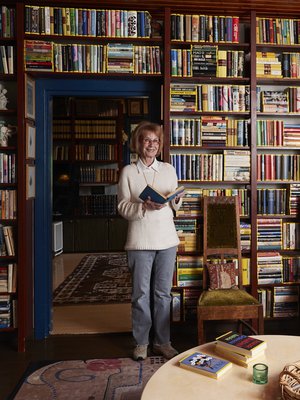 – Olen kasvanut kirjamaailmassa, sanoo Kaari Utrio.