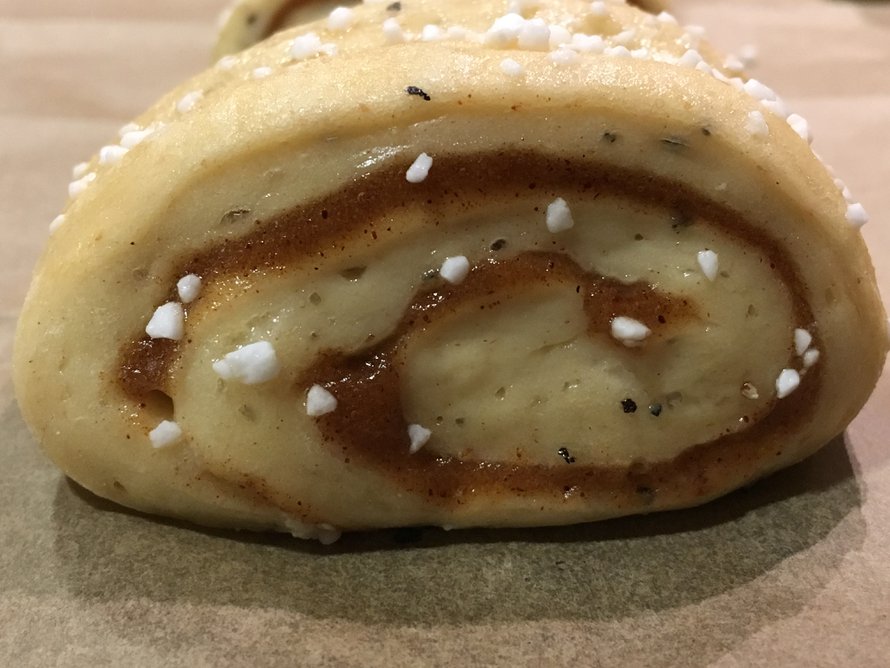 Korvapuusti raakana