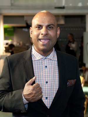 Tino Singh, 46, juonsi Passi ja hammasharja -ohjelmaa 1996-98.