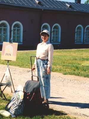 Ritva Ruohtula kävi ennen sairastumistaan innokkaasti maalauskursseilla esimerkiksi Suomenlinnassa.