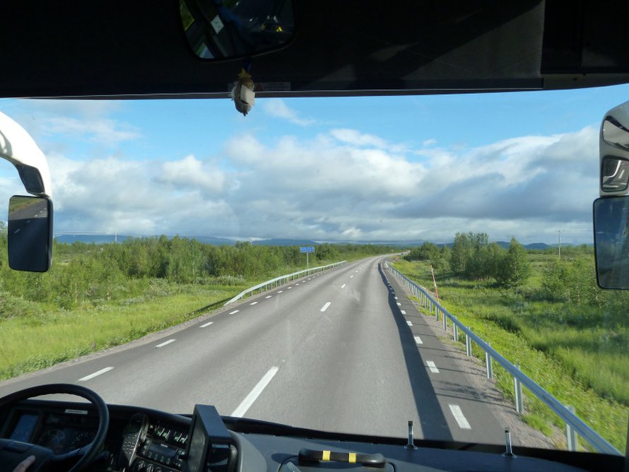 Maisemat ovat avarat ja et&auml;isyydet pitki&auml;.