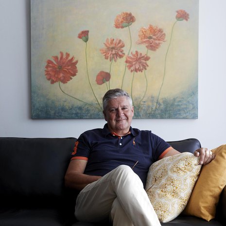 Yksi omista pojista päätyi seuraamaan isänsä jalanjälkiä poliisina.–Vitsailen välillä, että poika jatkaa kesken jääneitä töitäni.